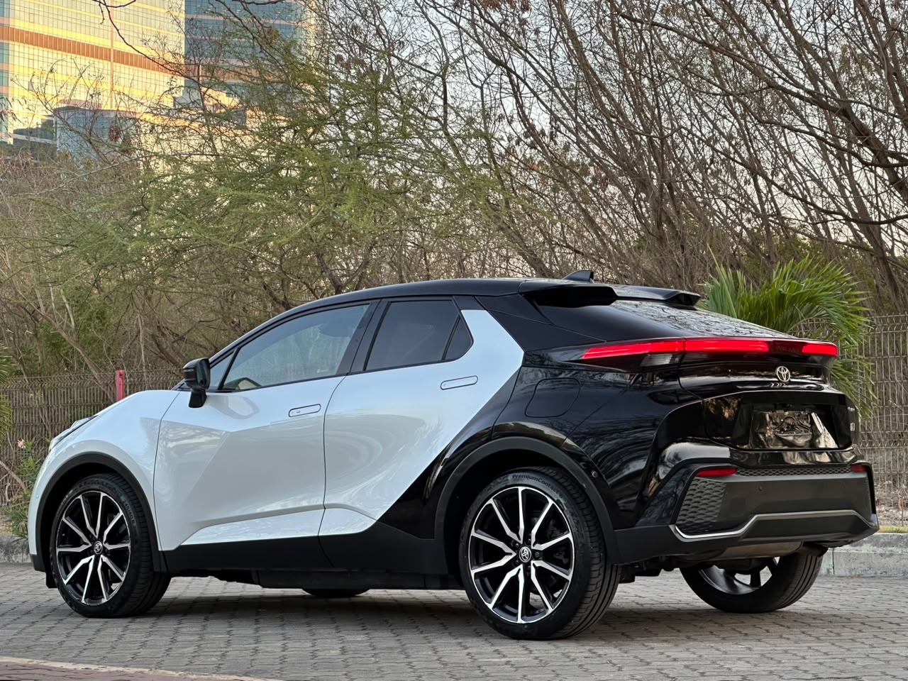 TOYOTA C-HR GR SPORT thumbnail 2